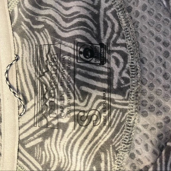 Patagonia Small Women’s Capilene Midweight crew salt grey - Picture 3 of 3